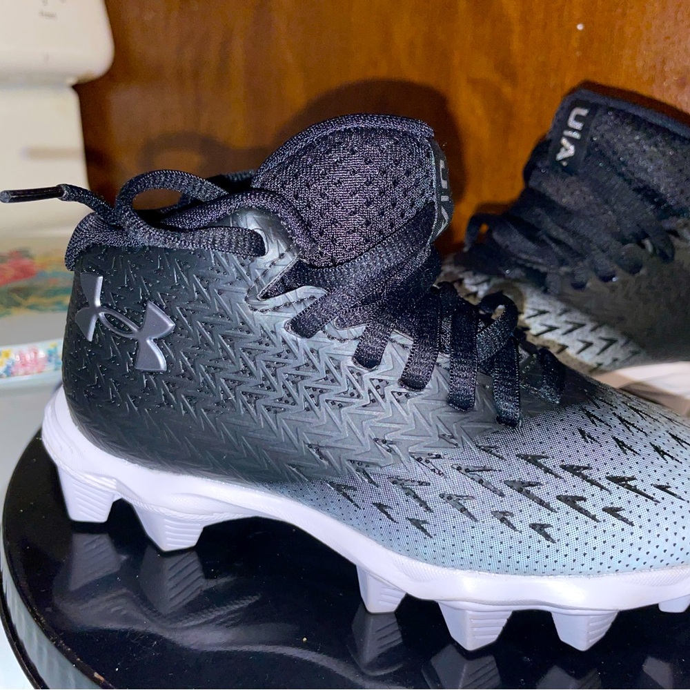 Kids Under Armour Cleats (11k)